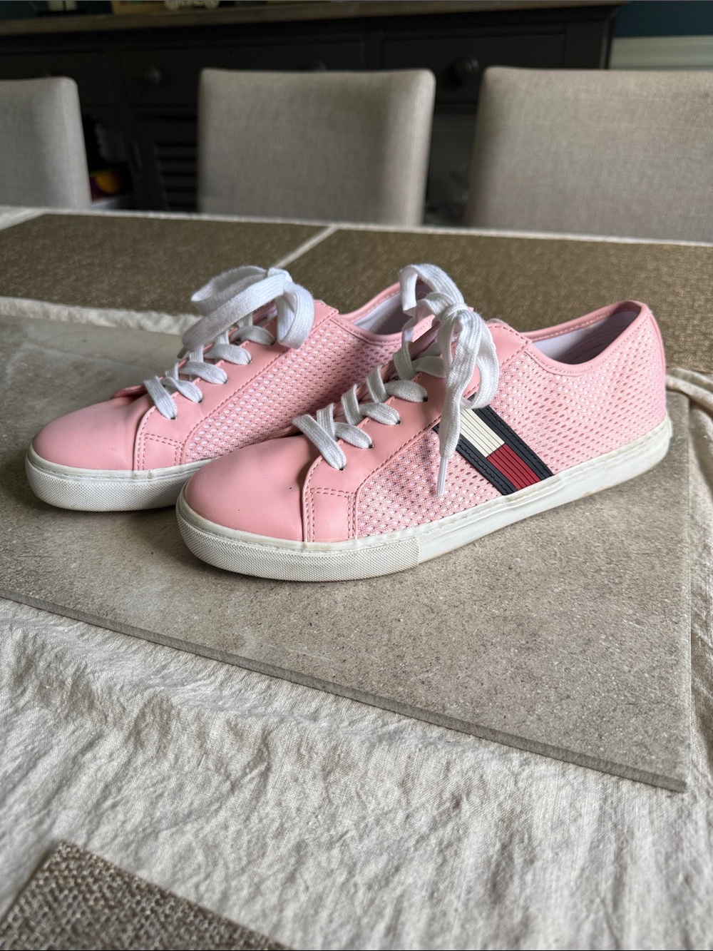 Tommy Hilfiger Juliana Pink Perforated Lace Up Sneakers Shoes Size 9